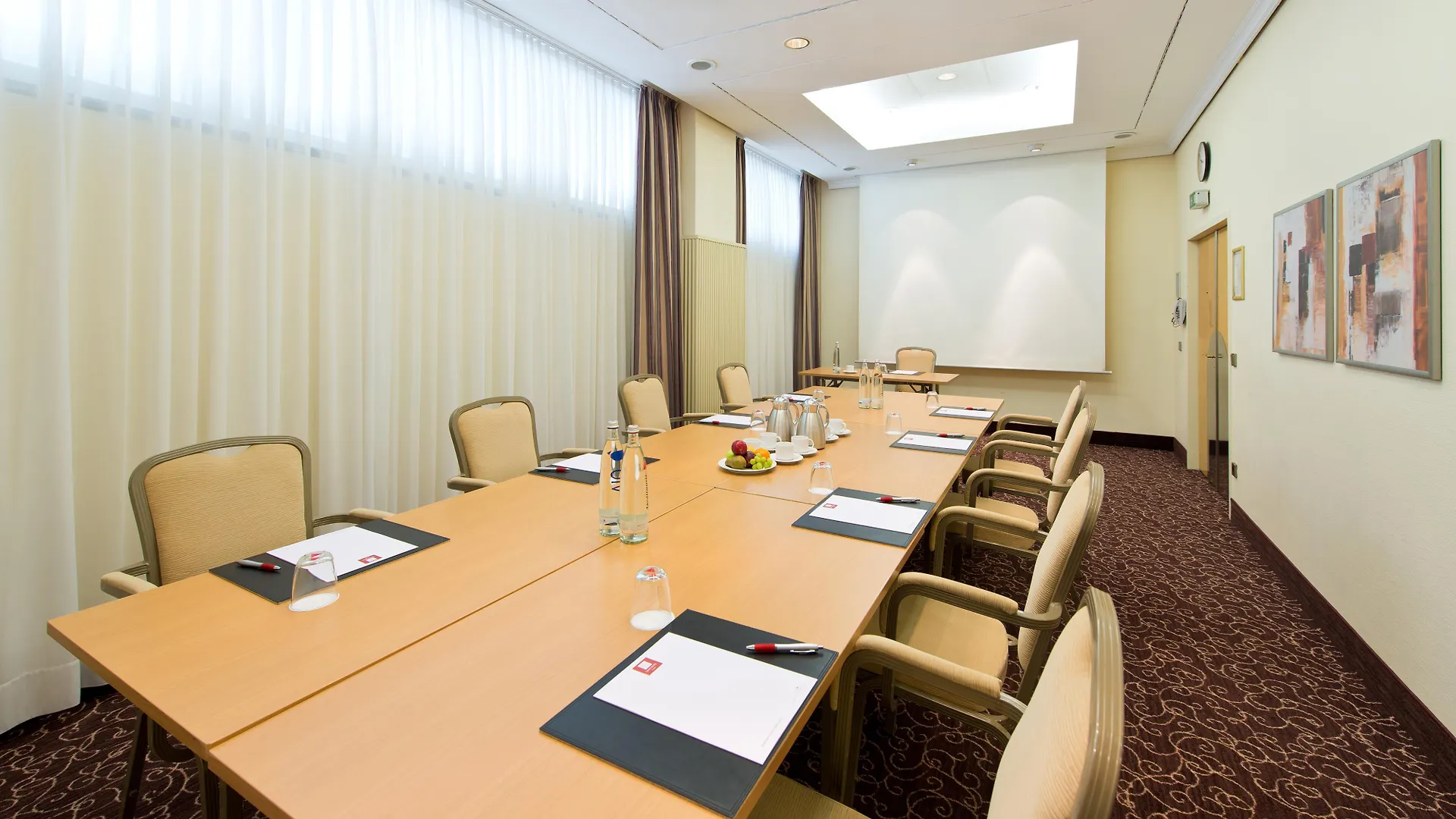 Leonardo Hotel Munich Arabellapark 4*,