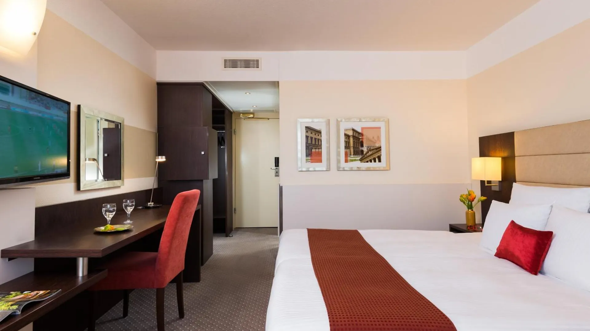 Leonardo Hotel Munich Arabellapark 4*,